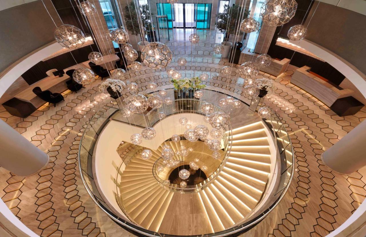 Fairmont Riyadh Eksteriør billede The staircase at the entrance of the hotel