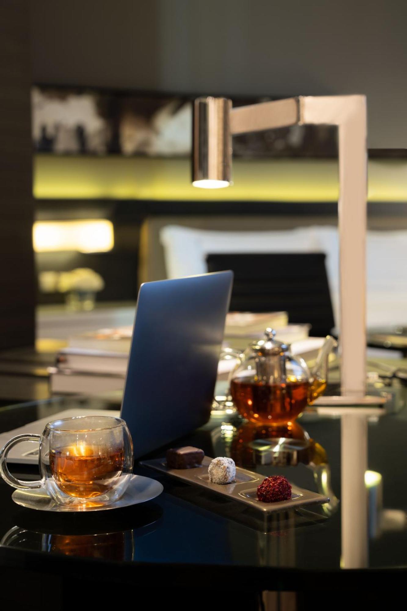 Fairmont Riyadh Eksteriør billede A menu