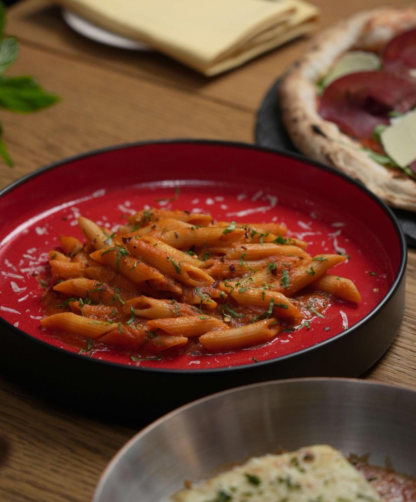 Fairmont Riyadh Eksteriør billede Pasta with tomato sauce