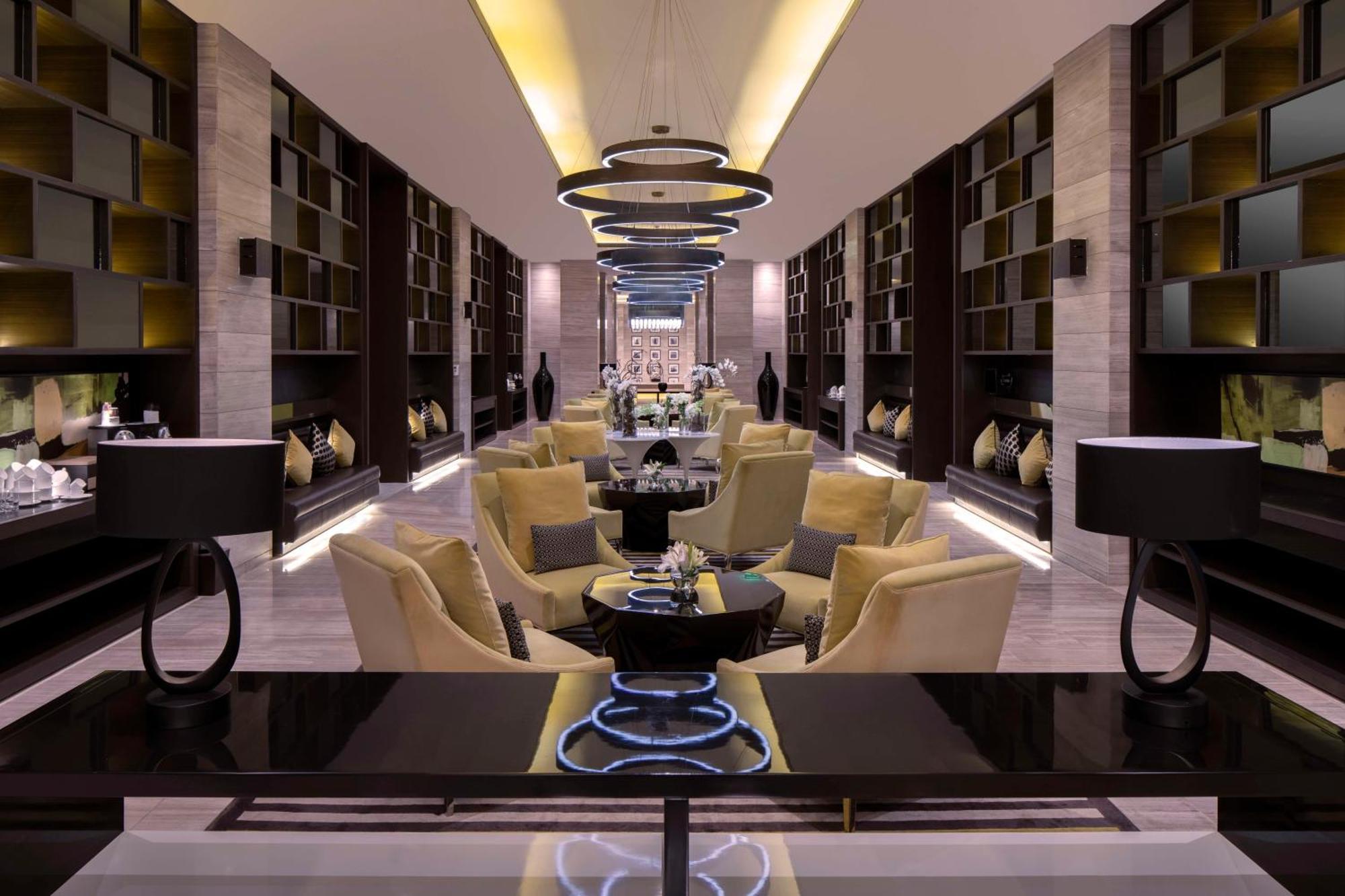 Fairmont Riyadh Eksteriør billede The lobby of the hotel