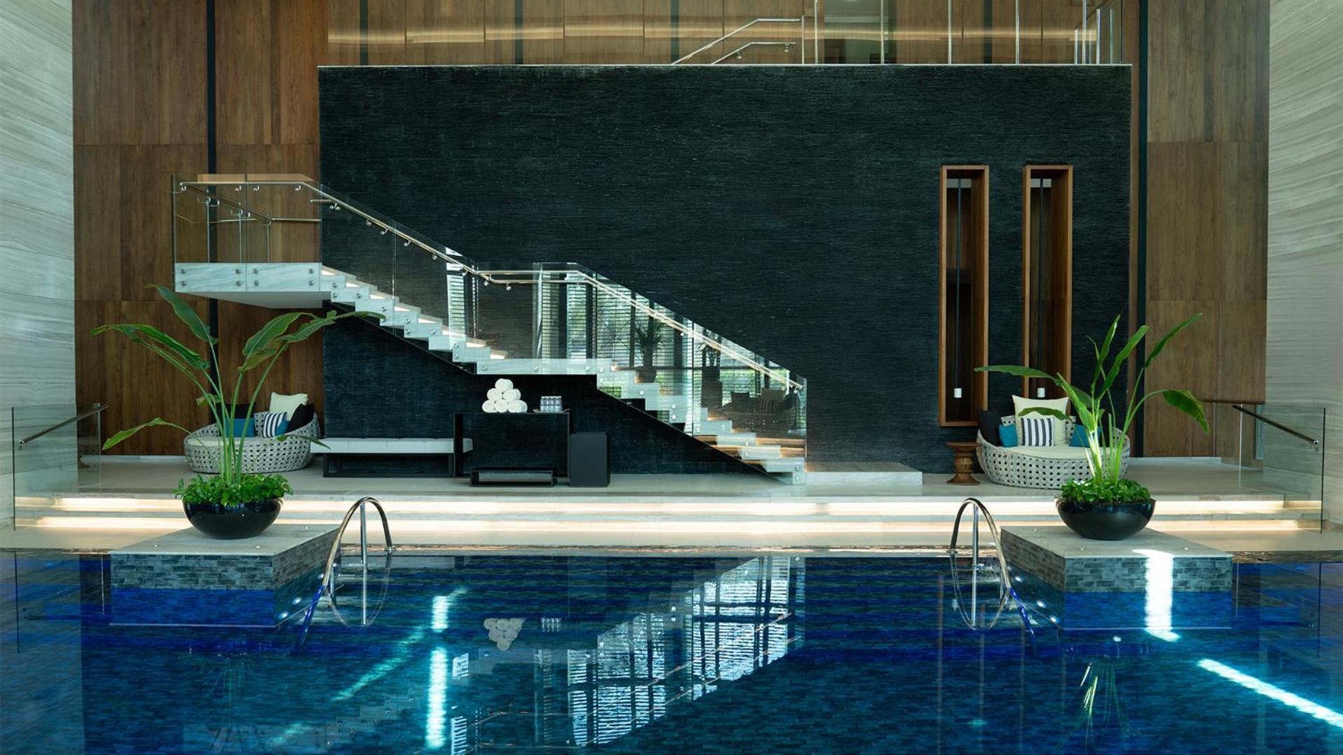 Fairmont Riyadh Eksteriør billede The pool at the hotel